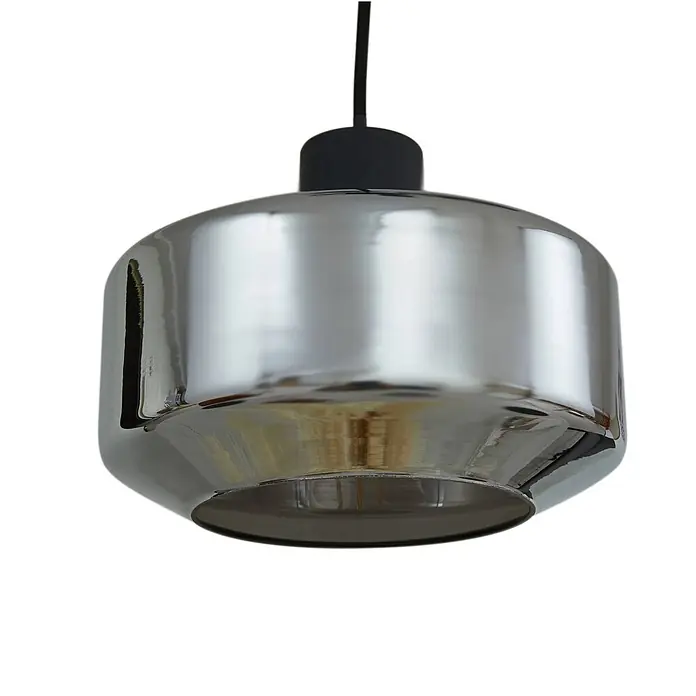 Lindby Pendelleuchte in rauchgrau transparent, schwarz matt, Hängelampe -  - Elegante Chrom-Pendelleuchte mit zylindrischem Metallschirm und schwarzer Oberseite, die Licht schön reflektiert.
