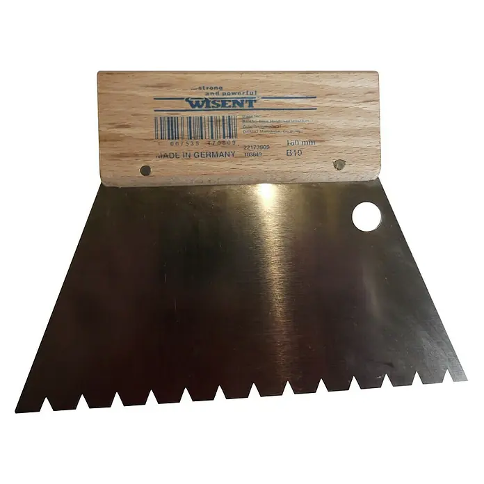 Wisent Zahnspachtel - Blattbreite: 180 mm, B10, Zahnung: 5 mm - Bild einer WISENT Zahnspachtel mit Holzgriff, hergestellt in Deutschland, für präzises Auftragen von Materialien.