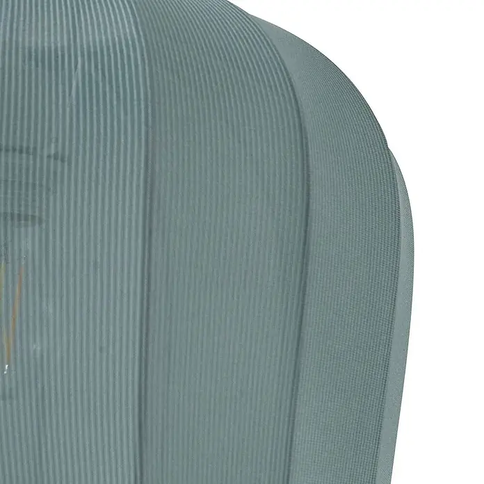 Lindby Pendelleuchte Helin - L x B x H: 35 x 35 x 30 cm, blau, Blau, E27 - Nahaufnahme eines gerippten Lampenschirms in Petrol mit sichtbarem Glühfaden.