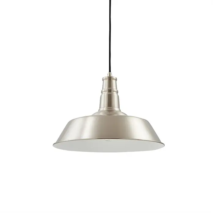 Lindby Pendelleuchte Laylan - alu / grau / zink, nickel, weiß, E27 - Pendelleuchte aus gebürstetem Nickel mit breitem, industriellem Schirm, an schwarzem Kabel hängend.