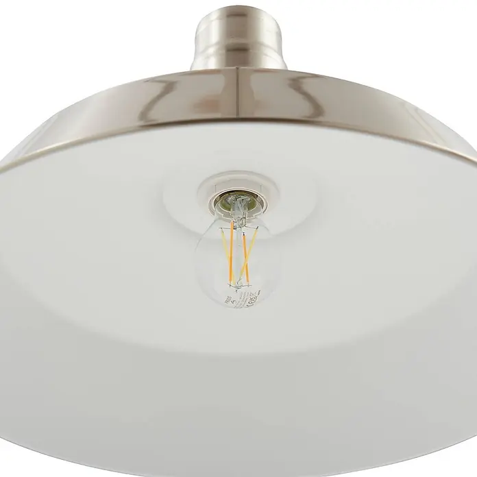 Lindby Pendelleuchte Laylan - alu / grau / zink, nickel, weiß, E27 - Unteransicht einer Leuchte mit weißem Metallschirm, gebürstetem Nickelrand und einer freiliegenden LED-Glühbirne.