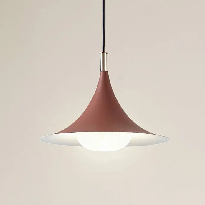 Lindby Pendelleuchte Jarl - L x B x H: 35 x 35 x 23 cm, braun / rost, braun, G9 - Rotbraune Metall-Pendelleuchte mit glockenförmigem Schirm, weißem Kugeldiffusor und goldfarbenem Anschluss an schwarzem Kabel.