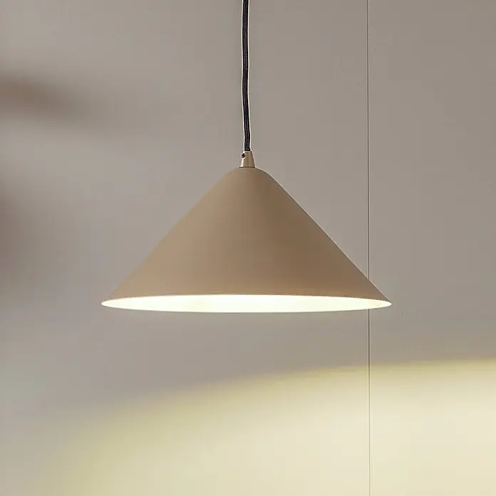 Lindby Pendelleuchte Clarine - creme / amber, beige, E27 - Beige, konische Pendelleuchte mit mattem Finish, an schwarzem Kabel, spendet warmes Licht nach unten.