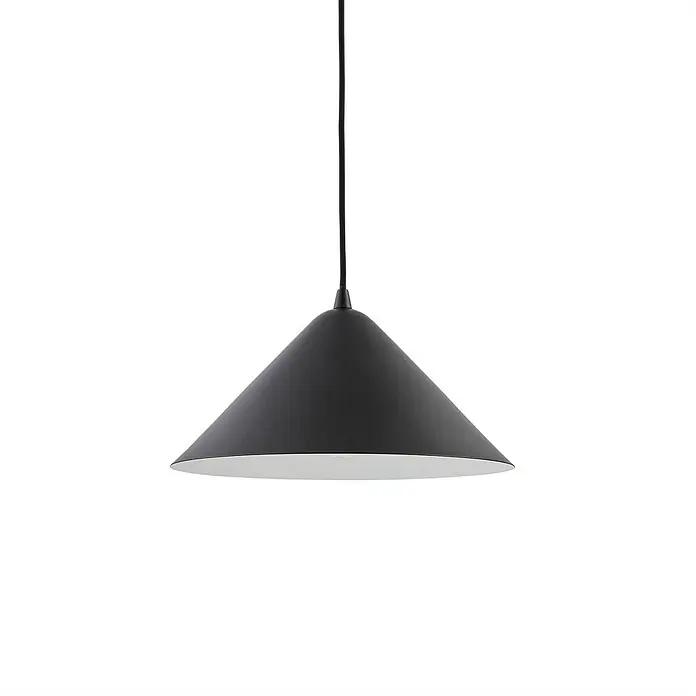 Lindby Pendelleuchte Clarine - L x B x H: 33 x 33 x 16 cm, schwarz, Schwarz, E27 - Schwarze konische Pendelleuchte mit weißer Innenseite, an einem schwarzen Kabel hängend.