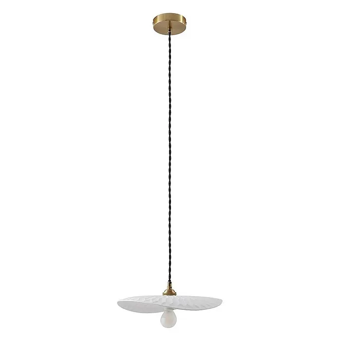 Lindby Pendelleuchte Annira - weiß / opal, weiß, messing, E14 - Pendelleuchte mit Messingbaldachin, schwarzem gedrehtem Kabel, weißem strukturierten Schirm und sichtbarer Glühbirne.