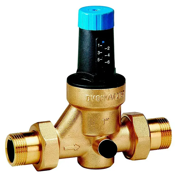 Druckminderer - 1″ - Ein Druckminderer aus Messing mit blauem Einstellknopf zur präzisen Druckregulierung in Wassersystemen.