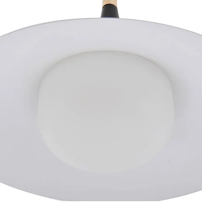 Lindby Pendelleuchte Jarl - L x B x H: 35 x 35 x 23 cm, schwarz, Schwarz, G9 - Nahaufnahme einer weißen Deckenlampe mit kugelförmigem Diffusor und rundem Schirm, mit einem Holz- und Schwarzelement.