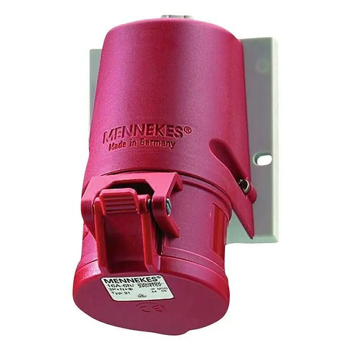 Mennekes CEE-Wandsteckdose - 32 A, 400 V, 5 Stk., IP44 - Nahaufnahme einer roten Mennekes-Steckdose zur Wandmontage, bekannt für ihre Qualität und Zuverlässigkeit in der Elektrotechnik.