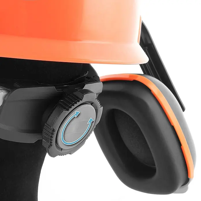 STAHLWERK Schutzhelm Forsthelm FH-100 ST mit Visier und Gehörschutz -  - Orange Schutzhelm mit integrierten schwarzen Ohrenschützern und orangefarbener Verzierung sowie einem Drehknopf.