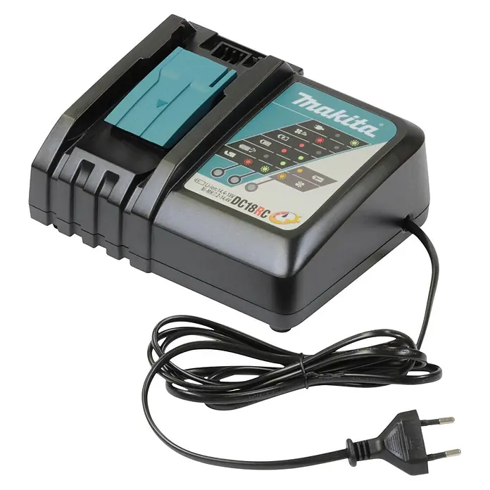 Makita LXT 18V Akku & Ladegerät Power Source-Kit - 18 V, 2 Akkus - Schwarzes Makita DC18RC Akku-Ladegerät mit hellblauer Aufnahme, gewickeltem schwarzem Netzkabel und europäischem Stecker.