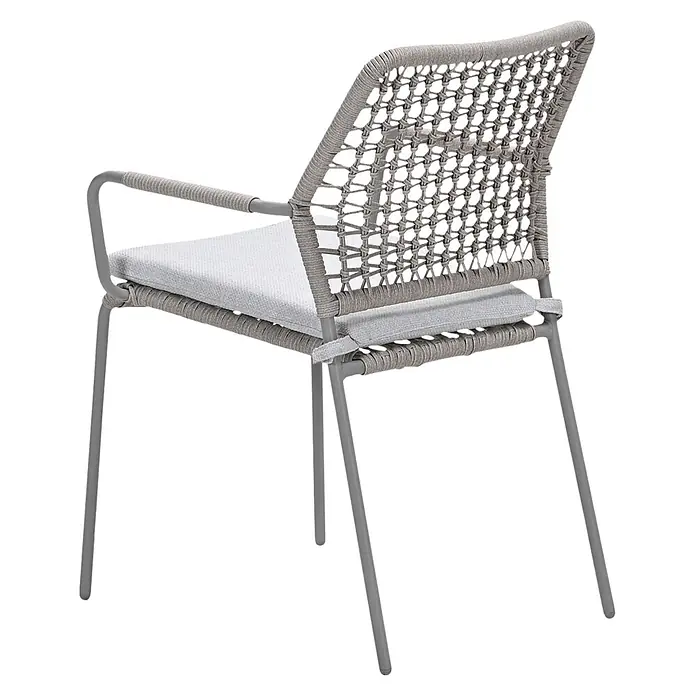 Garden Impressions Gartensessel Swifty - 1 Stk., Stahl, Polyester, Stapelbar, Taupe, B x T x H: 63,5 x 84,5 x 56,5 cm - Grauer Outdoor-Stuhl mit geflochtenem Seilrücken und Armlehnen, grauem Metallrahmen und hellgrauen Kissen.