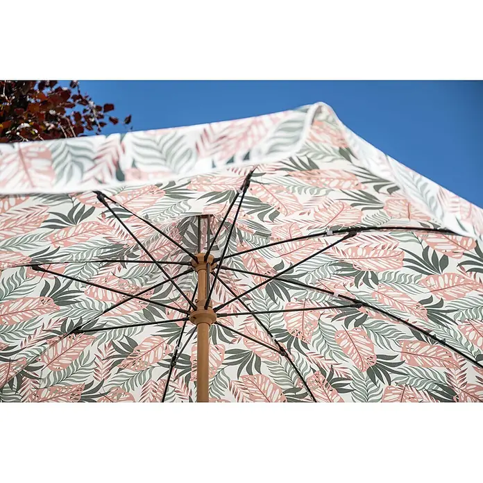 Garden Impressions Marktschirm rund Aloha - Rosa/Blättermotiv, Durchmesser Bespannung: 200 cm - Unterseite Sonnenschirm, rosa-grünes Blättermuster, Holzstange, schwarze Streben, blauer Himmel.