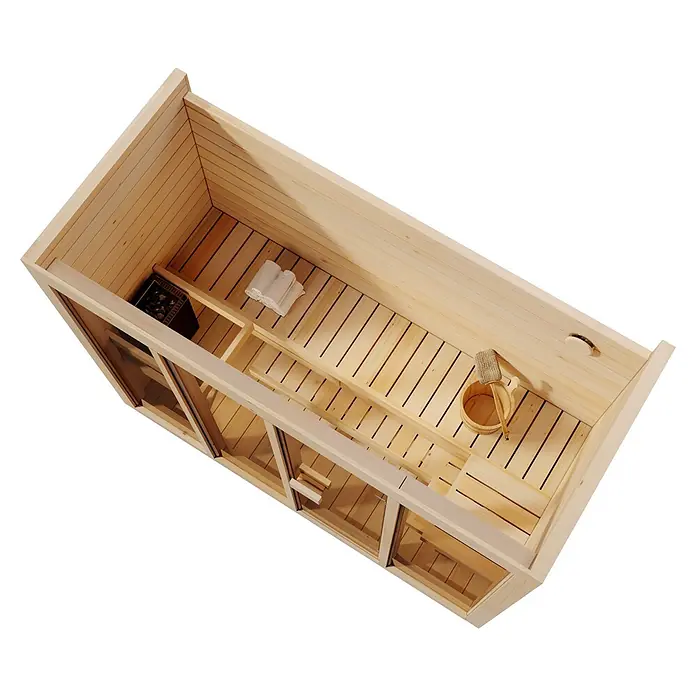 FinnTherm Massivholzsauna Kuuma L - Elektroofen - Ansicht von oben auf eine helle Holzsaunakabine mit Bänken, Heizung, gefalteten Handtüchern und einem Holzeimer mit Schöpfkelle.