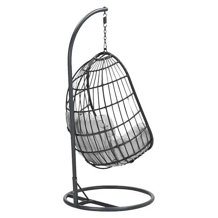 Garden Impressions Hängesessel Fargo - L x B x H: 92 x 79 x 198 cm, Metall, Schwarz/Grau - Dunkelgrauer Hängesessel mit geflochtenem Korb und Metallgestell, ausgestattet mit hellgrauen Kissen.