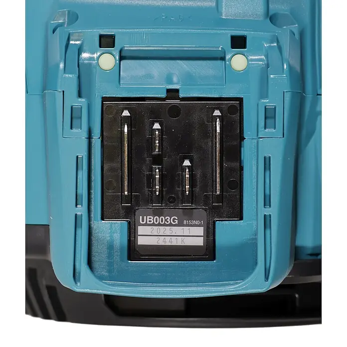 Makita XGT 40V max. Akku-Gebläse UB003GZ - 40 V, Ohne Akku, Blasgeschwindigkeit: 68 m/s - Türkise Kunststoff-Batterieschnittstelle mit Metallkontakten und Modellnummer UB003G.