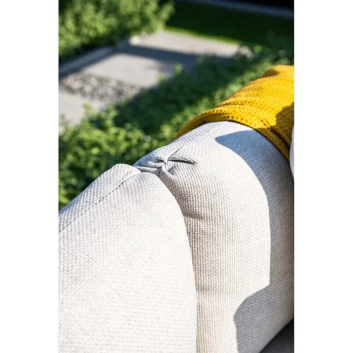Garden Impressions Loungesofa - B x T x H: 97 x 175 x 73 cm, Aluminium, Polyester, Schwarz/Sand - Hellgraue Outdoor-Sofakissen mit gelber Strickdecke.