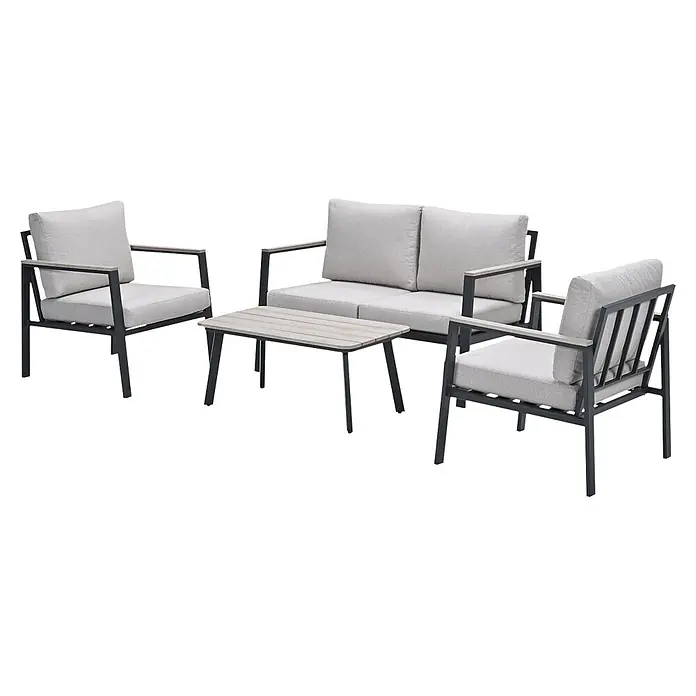 Garden Impressions Loungemöbel-Set Ricca - 4 -tlg., Aluminium, Grau/Schwarz - Outdoor-Lounge-Set: zwei Sessel, ein Zweisitzer-Sofa und Couchtisch mit dunkelgrauen Gestellen, hellgrauen Kissen und Holzoptik-Akzenten.