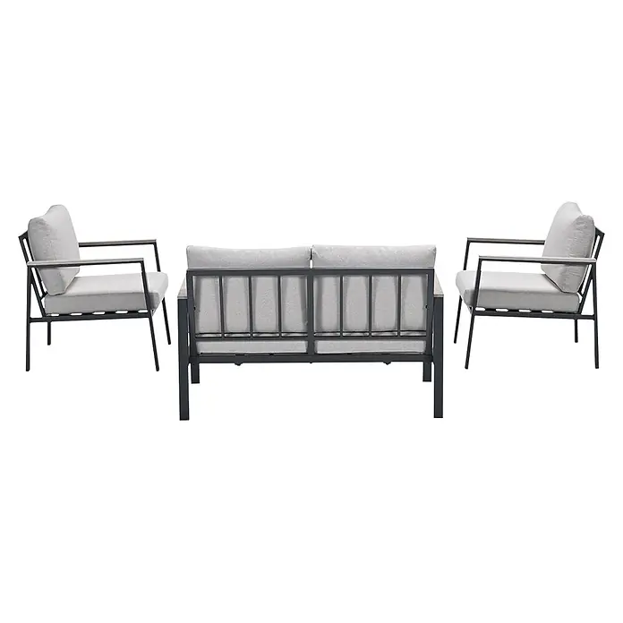 Garden Impressions Loungemöbel-Set Ricca - 4 -tlg., Aluminium, Grau/Schwarz - Outdoor-Loungeset: zwei Sessel, ein Sofa, mit dunklen Metallrahmen, hellgrauen Kissen und Holzoptik-Armlehnen.