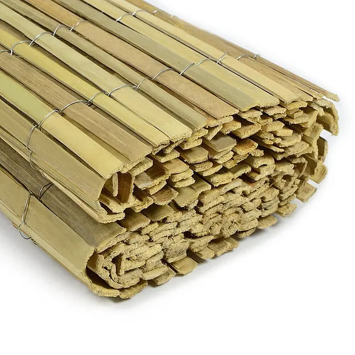 Floordirekt Sichtschutzelement Bambus Brasil - B x H: 200 x 2 cm, Naturmaterialien, Beige - Gerollter Naturbambus-Sichtschutz aus flachen, drahtverbundenen Lamellen, der sein texturiertes Ende zeigt.