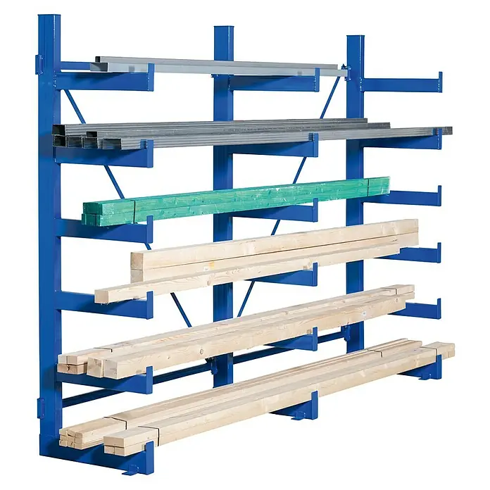 Regalux Kragarmregal - H x B x T: 200 x 270 x 63 cm, Traglast pro Träger: 200 kg, Anzahl Träger: 6 Stk., Stecken, Blau - Eine blaue Kragarmregal-Einheit, beladen mit verschiedenen Materialien wie Holz und Metall, die die Lagerkapazität und Organisation hervorhebt.