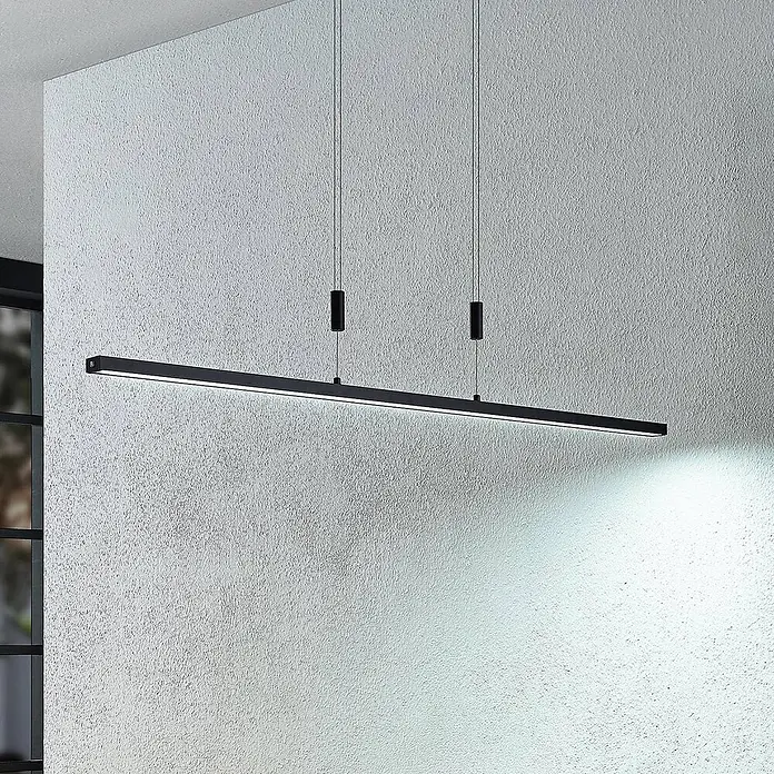 Lindby Pendelleuchte Arneja - L x B x H: 120 x 3,5 x 2 cm, schwarz, Schwarz matt - Schwarze lineare Pendelleuchte, aufgehängt, strahlt helles weißes Licht aus.