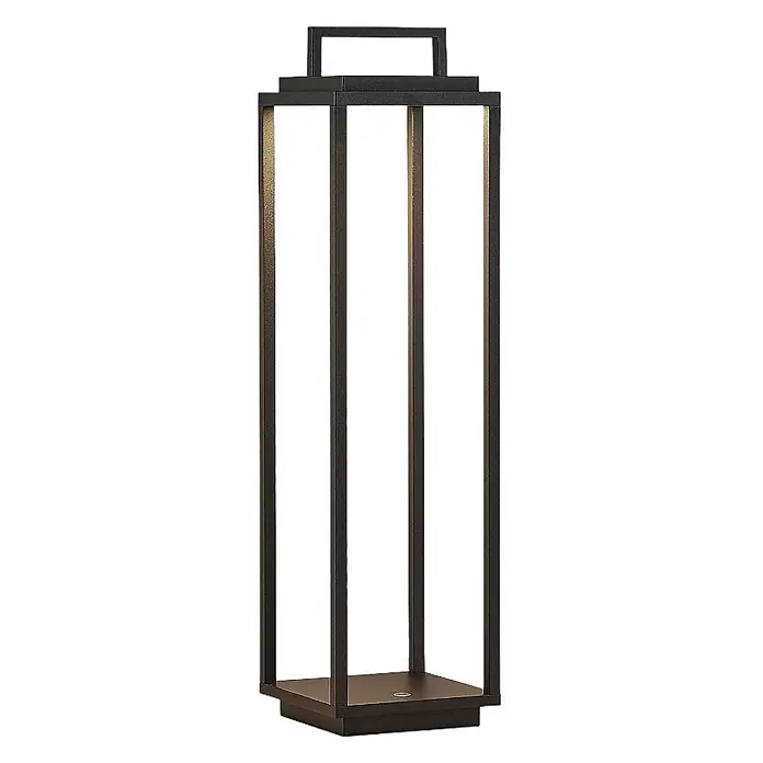Lucande Außenstehleuchte Elaja -  - Hohe, rechteckige Laternenlampe aus dunklem Metall mit warmem, goldenem Lichtschein.