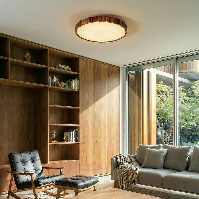 Lindby Deckenleuchte Velua - L x B x H: 50 x 50 x 10 cm, Holz dunkel - Runde Deckenleuchte mit geripptem Holzrahmen beleuchtet einen modernen Wohnraum.