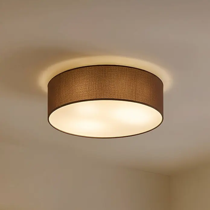 Lindby Deckenleuchte Sebatin - L x B x H: 40 x 40 x 17 cm, braun / rost, E27 - Braune Stoff-Deckenleuchte in Zylinderform mit warmer Auf- und Abwärtsbeleuchtung.