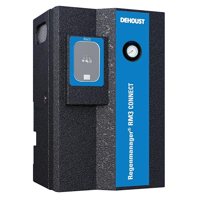 Dehoust Regenmanager RM3 Connect - 4.800 m³/h, Geeignet für: Unterirdische Regenwassertanks - Dunkles, strukturiertes „DEHOUST Regenmanager RM3 CONNECT“ Gerät mit blauem Bedienfeld, Manometer und Status-Symbolen.