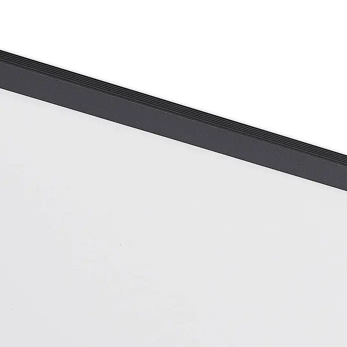 Lindby LED-Panel Nelios - schwarz, Neutralweiß - Dunkelgraues lineares Profil mit mehreren parallelen Rillen.
