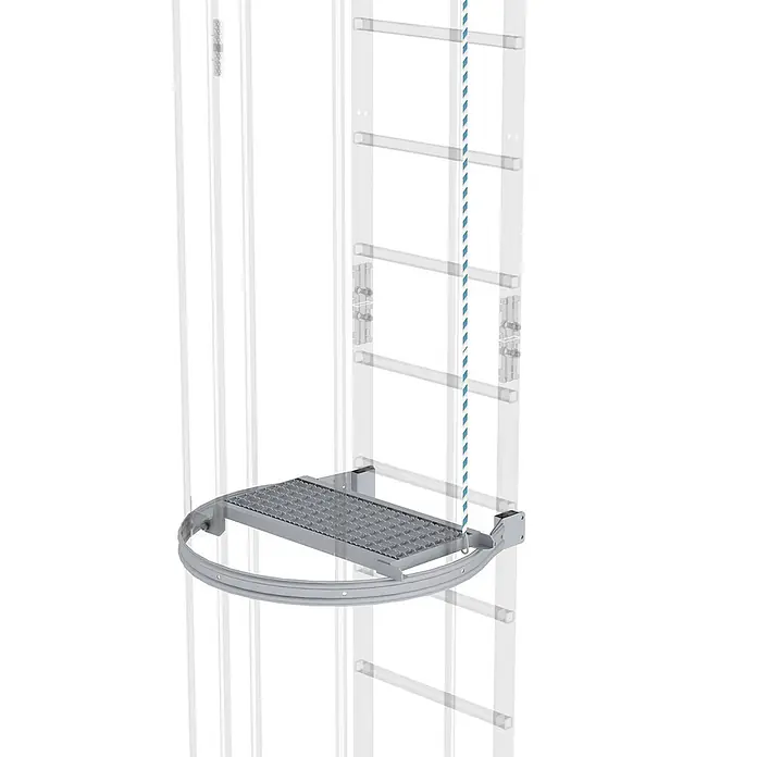 Munk Mehrzweckleiter Zwischenplattform, klappbar Aluminium eloxiert - Aluminium - Graue Metall-Sicherheitsplattform mit Gitterrostoberfläche, in ein Leitersystem mit blauer Sicherheitsleine integriert.