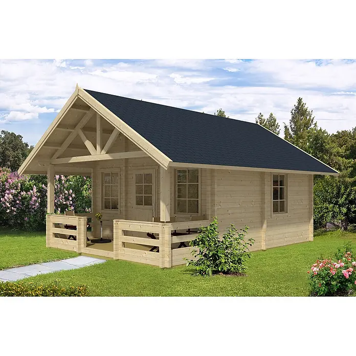 Alpholz Gartenhaus Lillehammer - Außenmaß inkl. Dachüberstand (B x T): 553 x 746 cm, Holz, Naturbelassen - Helle Holzblockhütte mit dunklem Dach und überdachter Veranda, im Garten stehend.