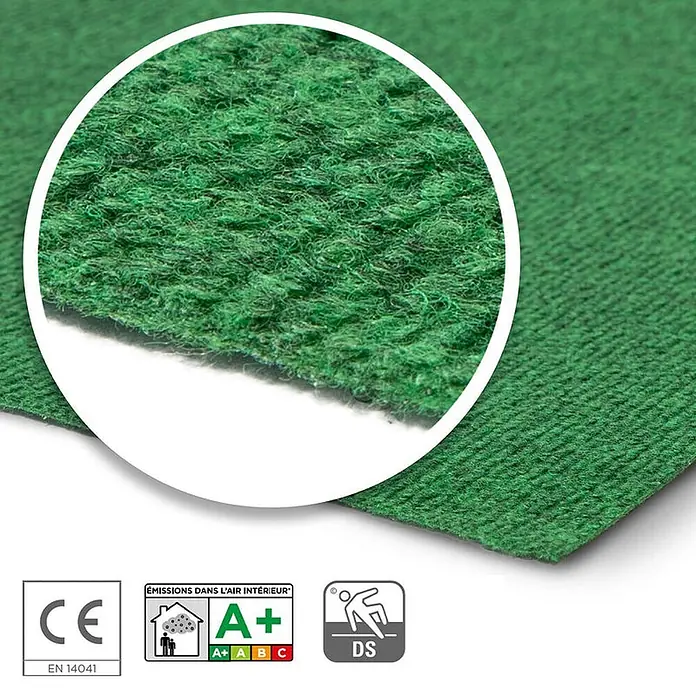 Floordirekt Teppichboden Meterware Sintra - für Messe & Events - Dunkelgrün - 100 x 450 cm - Breite: 100 cm, Flachgewebe, Polypropylen, Dunkelgrün - Grüne texturierte Matte, Nahaufnahme ihrer dichten, faserigen Oberfläche. Zertifiziert A+ für Innenraumluftqualität und DS für Rutschfestigkeit.