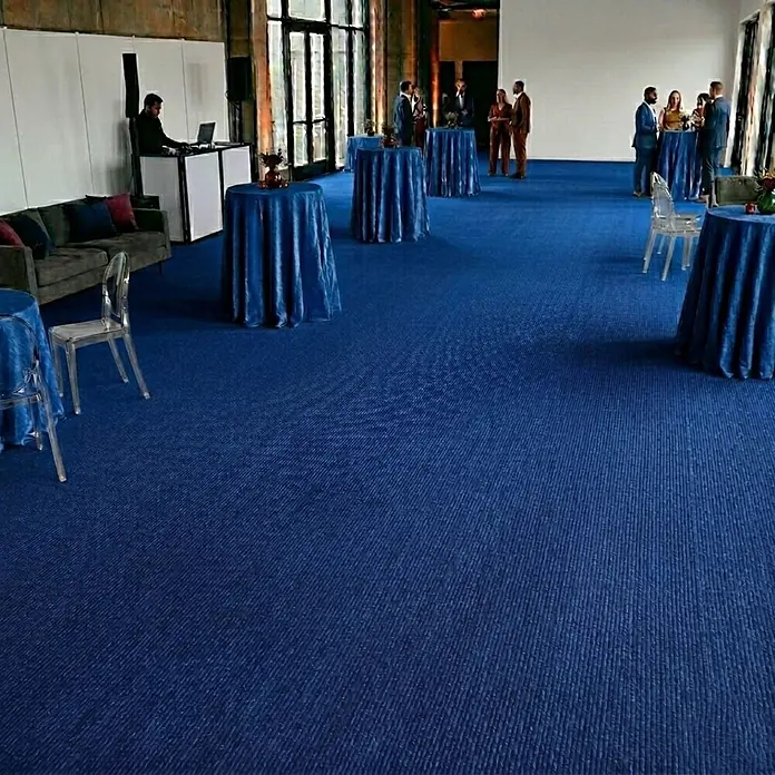 Floordirekt Teppichboden Meterware Sintra - für Messe & Events - Royalblau - 100 x 300 cm - Breite: 100 cm, Flachgewebe, Polypropylen, Royalblau - Lebendiger blauer, gerippter Event-Teppich bedeckt eine große Bodenfläche.
