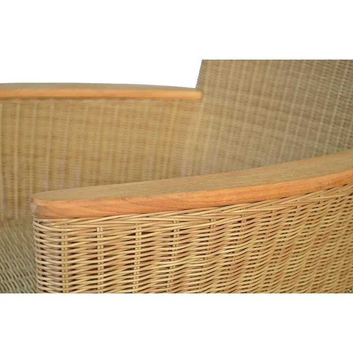 Kai Wiechmann Gartensessel - Polyrattan, Creme - Naturfarbener, hellbrauner Korbsessel mit glatten Holzarmlehnen.