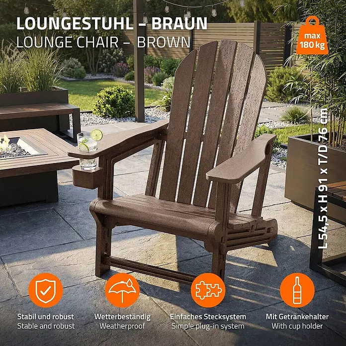 ML-Design Garten-Loungesessel - 1 Stk., HDPE Kunststoff, Braun - Brauner Lounge-Sessel im Adirondack-Stil mit Getränkehalter auf einer Terrasse.