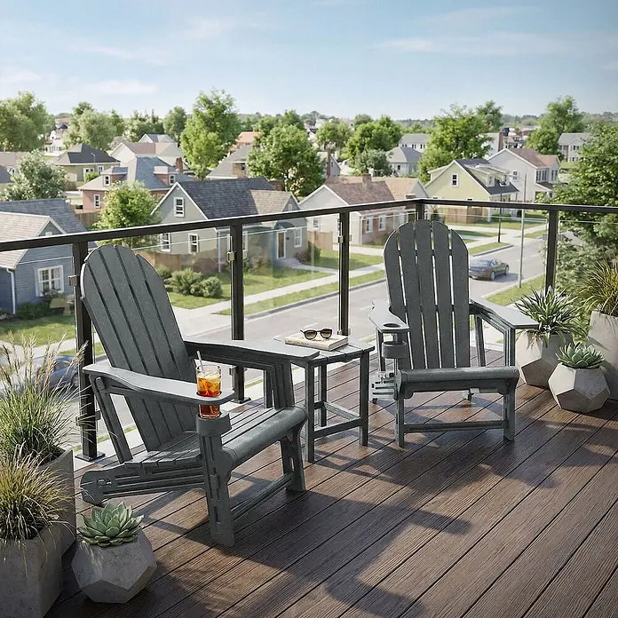ML-Design Garten-Loungesessel - 1 Stk., HDPE Kunststoff, Grau - Robuste graue Adirondack-Stühle mit Becherhaltern & passendem Tisch auf Terrasse mit Blick auf Nachbarschaft.