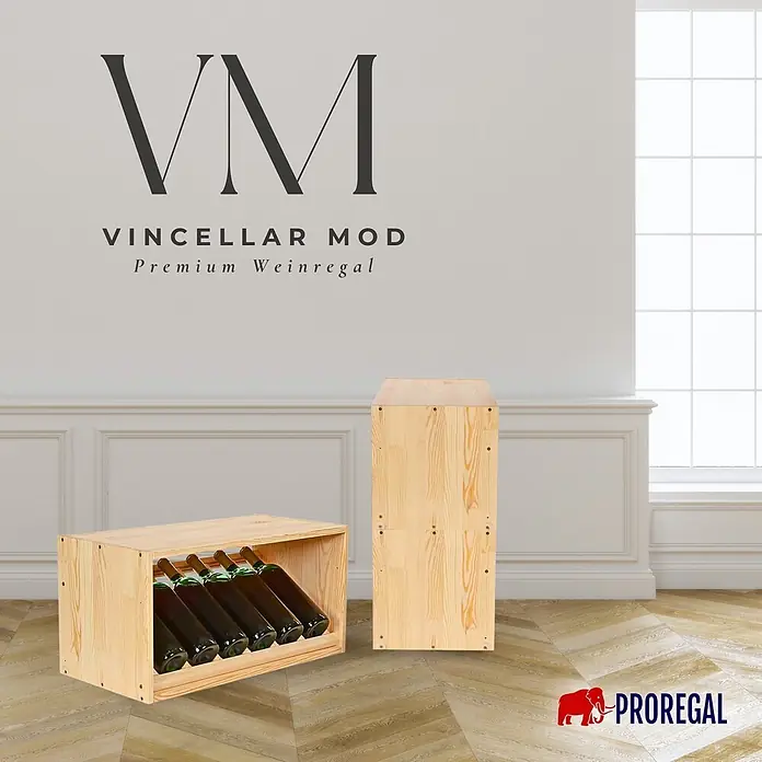 Proregal Flaschenregal Modulares Weinregal VINCELLAR MOD für 6 Flaschen - L x B x H: 30 x 60 x 30 cm, Holz - Weinregal-Module aus hellem Kiefernholz, eines horizontal mit Flaschen, das andere leer und vertikal, in einem Innenraum.