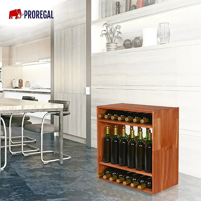 Proregal Flaschenregal Modulares Weinregal VINCELLAR MOD für 32 Flaschen - Holz - Rotbraunes Holz-Weinregal, mit Flaschen gefüllt, steht in moderner Küche/Esszimmer.