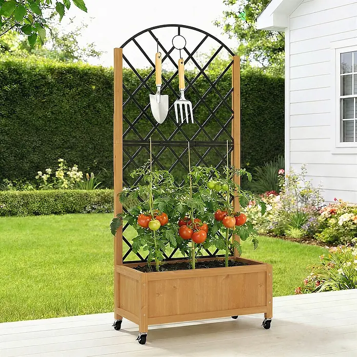 Outsunny Hochbeet - 72 x 36 x 168 cm, Holz, Braun - Pflanzkasten aus Holz mit schwarzem Metallspalier auf Rollen, bepflanzt mit reifen Tomaten, Gartengeräte hängen daran.