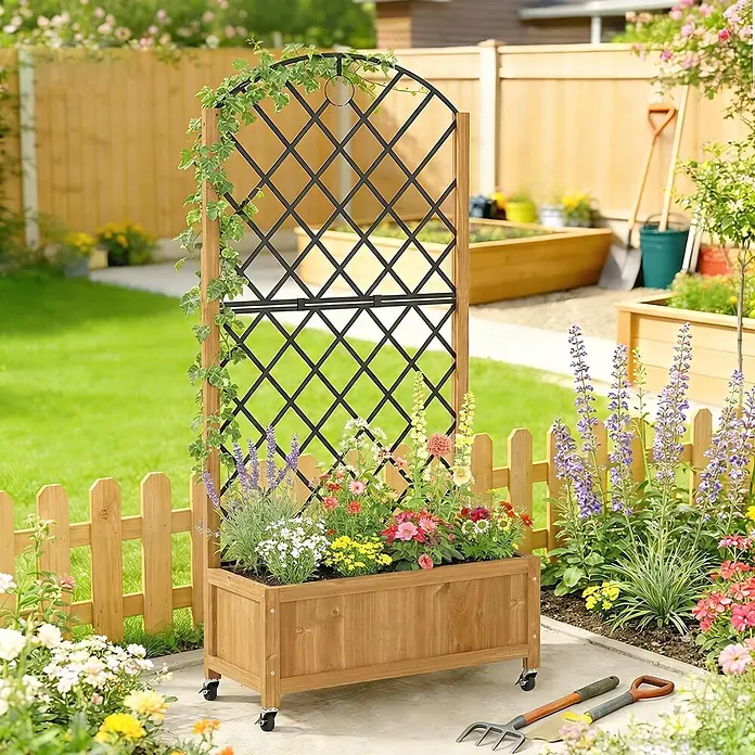 Outsunny Hochbeet - 72 x 36 x 168 cm, Holz, Braun - Holzpflanzkasten mit schwarzem Metallspalier auf Rollen, gefüllt mit bunten Blumen und Kletterpflanze, in sonnigem Garten.
