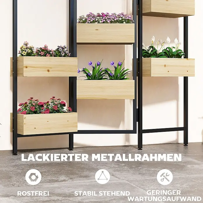 Outsunny Hochbeet - Holz, Naturholz - Mehrstufiges Pflanzenregal aus schwarzem Metall und hellen Holzboxen, gefüllt mit verschiedenen Blumen.