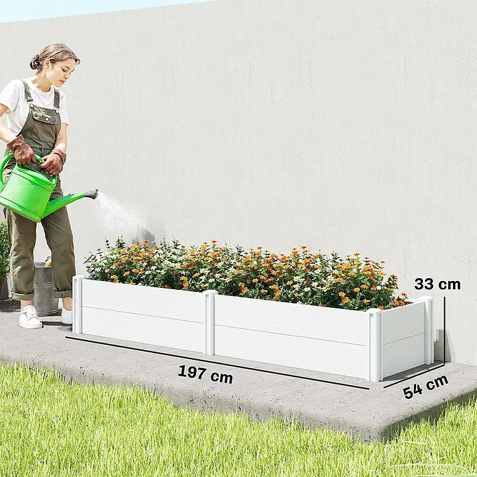 Outsunny Hochbeet - Kunststoff, Weiß - Weißes Hochbeet (197x54x33 cm) mit Blumen, von Gärtnerin gegossen.