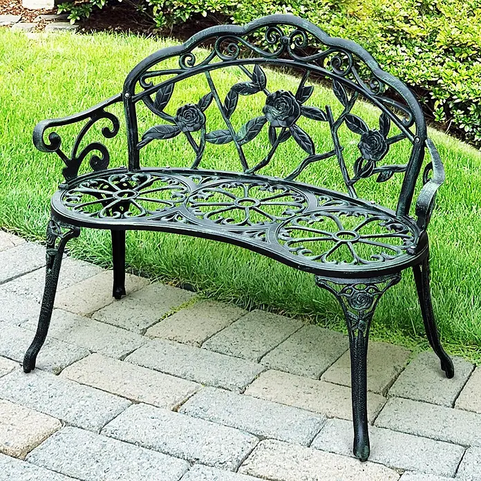 Outsunny Gartenbank - Gussaluminium, Gusseisen, Antik Grün - Dunkelgrüne Gartenbank aus Gusseisen mit Rosen- und Rankenmuster an Rückenlehne und Sitzfläche.