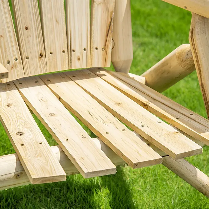 Outsunny Gartenbank - Tanne, Naturholz - Nahaufnahme einer hellen Gartenbank aus Holz mit vertikalen Rückenlehnenlatten und horizontalen Sitzlatten, Schrauben und Maserung sichtbar.