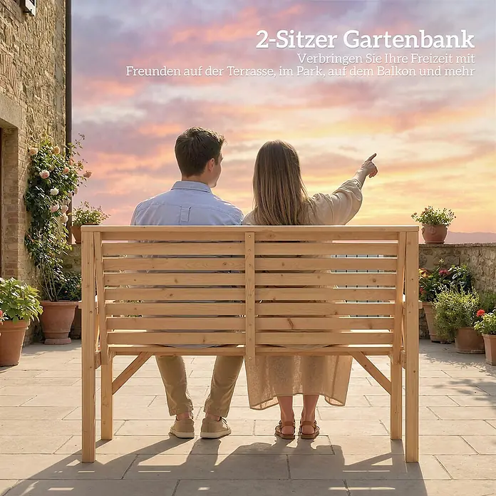 Outsunny Gartenbank - B x T x H: 65 x 65 x 90 cm, Tannenholz, Naturholz - Zwei Personen sitzen auf einer hellen hölzernen 2-Sitzer Gartenbank und genießen den Sonnenuntergang.