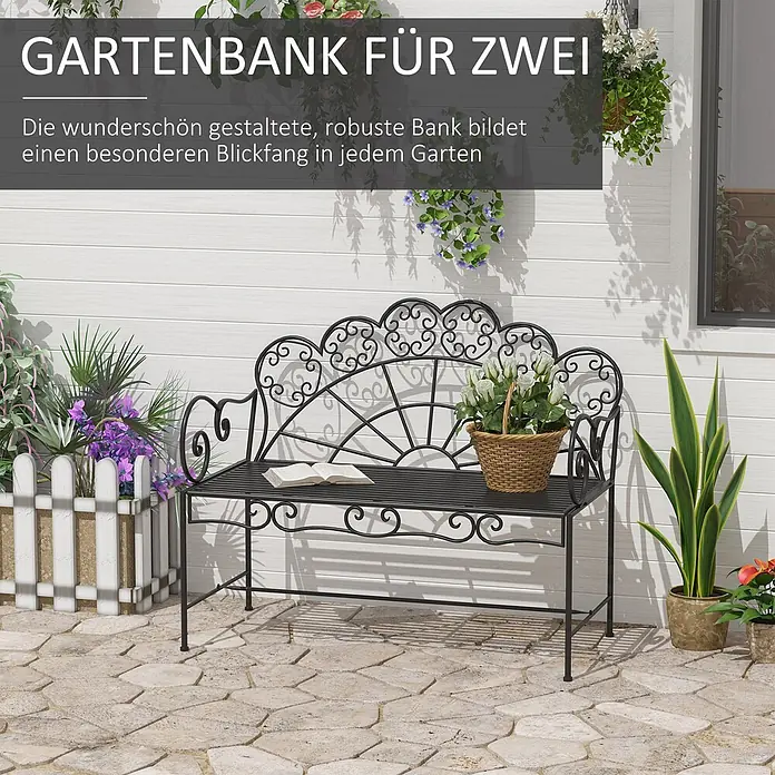 Furnicato Gartenbank pulverbeschichtet - B x T x H: 55,5 x 107 x 90,5 cm, Metall, Schwarz - Schwarze, verzierte Gartenbank aus Metall für zwei Personen, platziert in einem Gartenambiente mit Pflanzen.