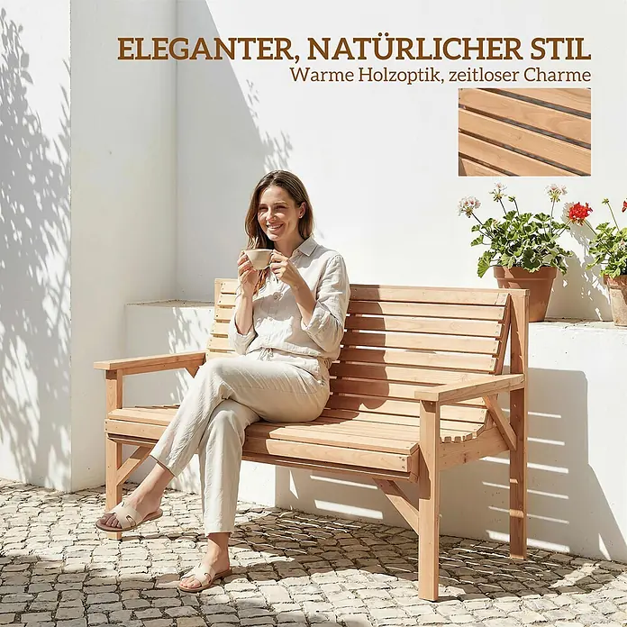 Outsunny Gartenbank - B x T x H: 65 x 65 x 90 cm, Tannenholz, Naturholz - Gartenbank aus Holzlamellen in warmem Ton, eine Frau entspannt darauf im Freien.