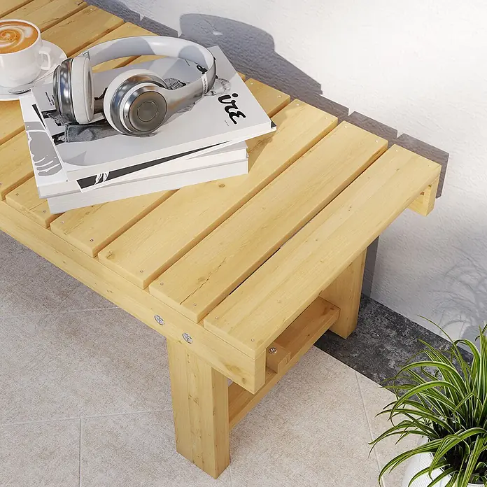 Outsunny Gartenbank - B x T x H: 38 x 38 x 35 cm, Tannenholz, Naturholz - Helle Holzlattenbank mit Kaffee, Kopfhörern und Büchern auf gefliester Terrasse.