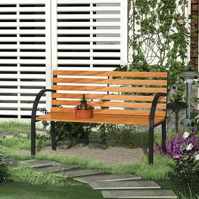 Furnicato Gartenbank Kiefernholz - B x T x H: 60 x 122 x 83 cm, Legierter Stahl/Holz, Naturholz - Gartenbank aus Holz mit schwarzem Metallrahmen, Lattenrostsitz und -lehne, in einer grünen Außenumgebung.